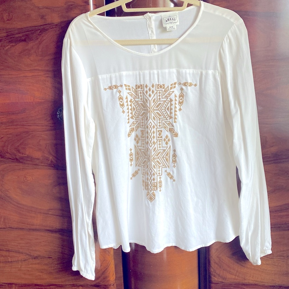 Ariat Size Medium, white embroidered blouse. Stunning!